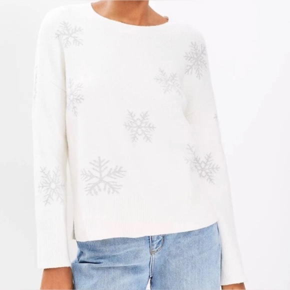 LOFT Sweaters - *LIKE NEW* LOFT Women’s L Cream Crewneck Sweater w/Shimmery Silver Snowflakes